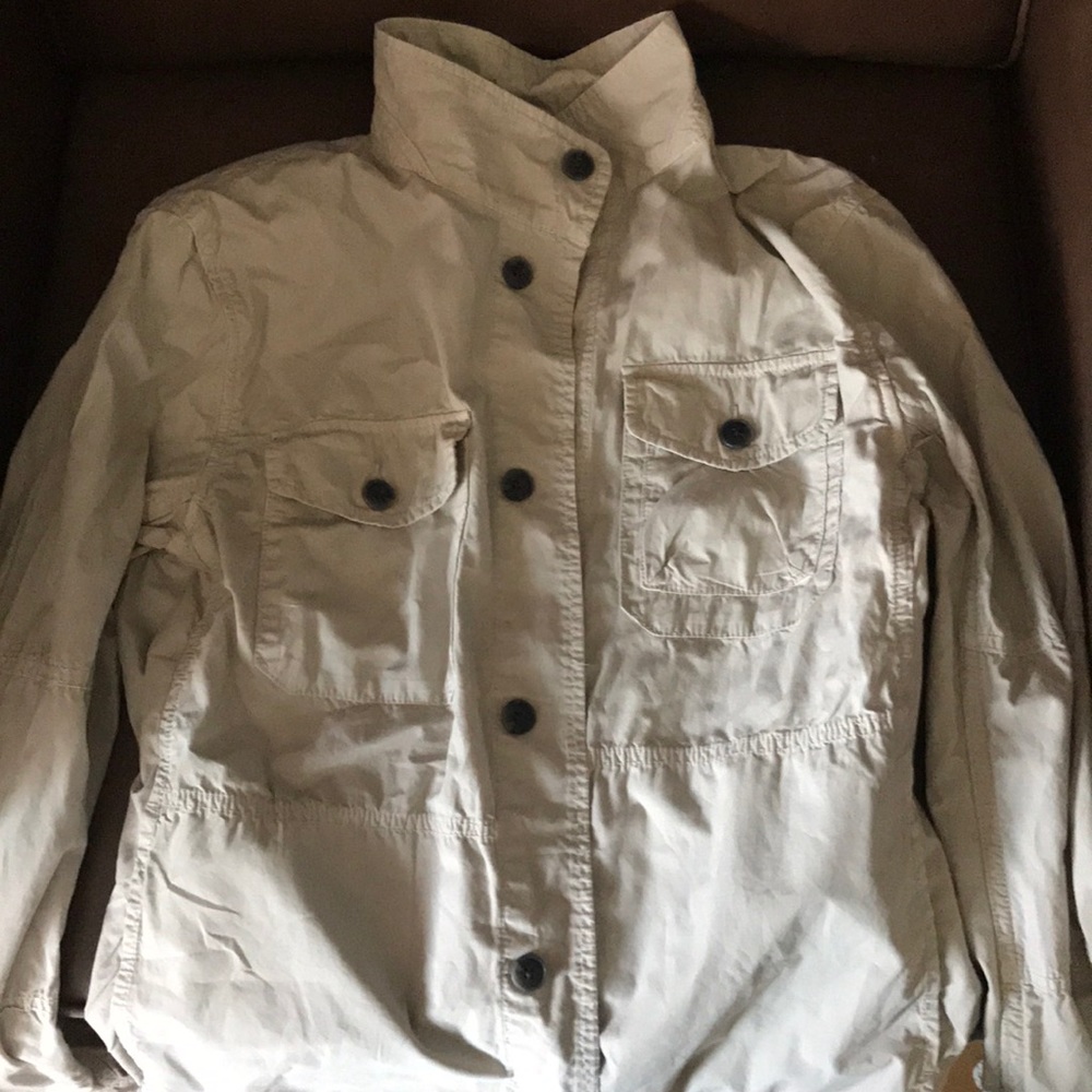 GAP Men’s Small Light Jacket - Crean/White Color